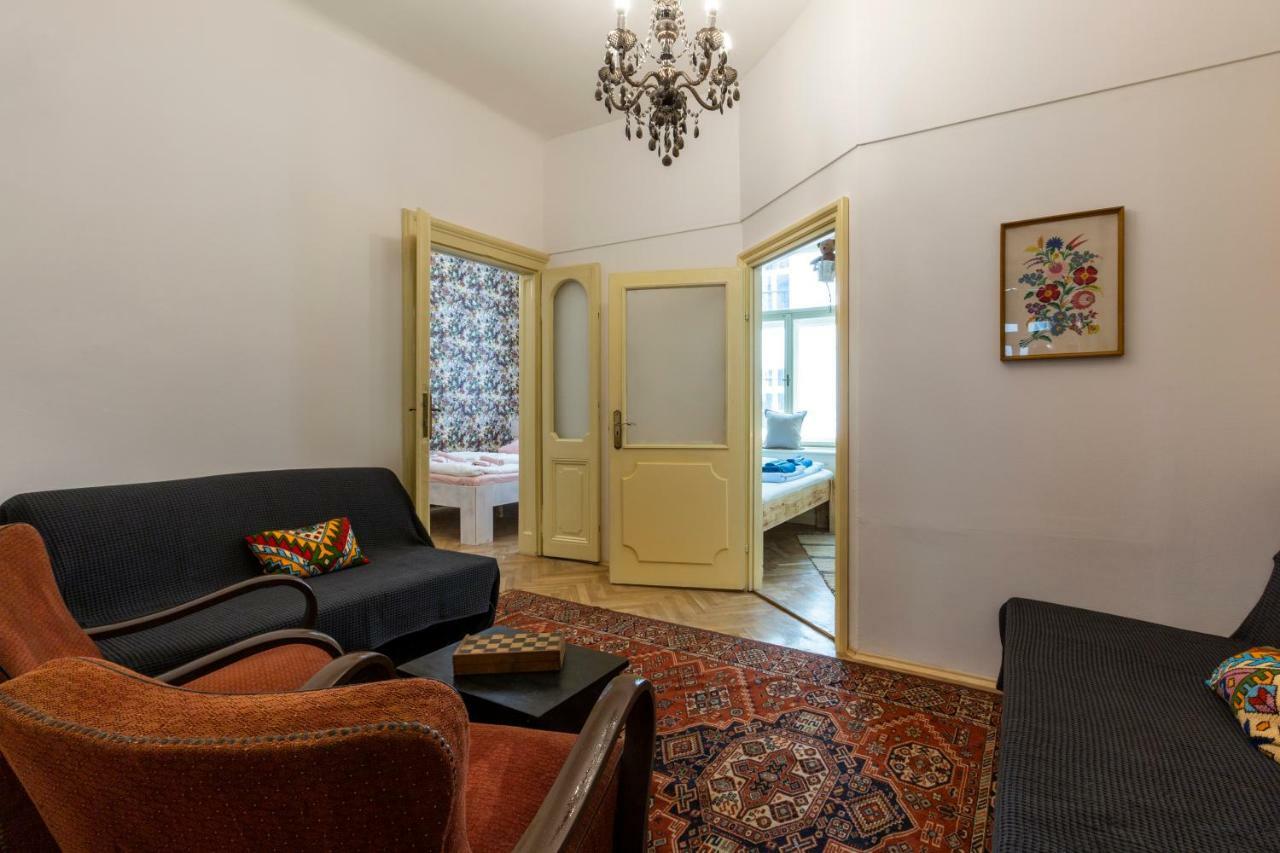 Vintage Home In The Center Budapeste Exterior foto